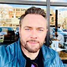 Alejandro Santander (@alejosantander)