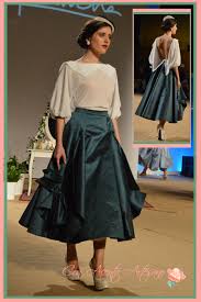 Vaqueras, fluidas, elegantes, de fiesta, estampadas o más sobrias, de colores intensos o pastel. Look Lady Like De Juan Galocha En Sevilla De Boda 2014 Acento Artesano Trajes De Flamenca Moda Vestidos De Novia Vestidos De Invitadas Y Belleza