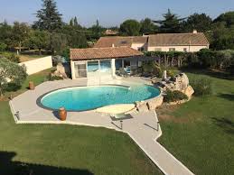 Trouvez votre maître piscinier le plus près demandez un devis. Renovation D Une Plage De Piscine Et D Un Tour De Maison En Resine Drainante Sur Le Secteur D Arles Specialiste De L Amenagement Exterieur A Saint Martin De Crau Entreprise Moussier