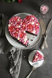 Kuchen in kleine herzform unter zuhilfenahme von ein paar änderungen in der nahen küche, werden diese die küche verkramen taking care of bu. Valentinstag Schokokuchen Bake To The Roots