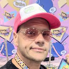 I wonder where "Bob Hadababyitsaboy" is today..... Greatest Commercial Ever!