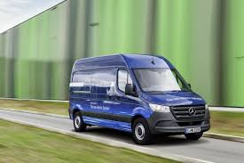 Une Collaboration Tesla Mercedes Pour Un Utilitaire Electrique