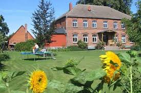Mecklenburgische seenplatte · 12 zimmer · 7 bäder · haus · baujahr 1900 · möbliert · keller · carport · zentralheizung · zweifamilienhaus. Ferienwohnung Mecklenburgische Seenplatte Ferienhaus Mecklenburgische Seenplatte Unterkunft Mecklenburgische Seenplatte Buchen