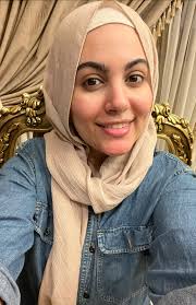 نادرا ما بكرر منتج لاني كل شويه بجرب حاجات جديده لكن لما بلاقي منتج ملوش  بديل يبقي لازم اكرره فيه سبريهات ديودرانت كتير في الماركت بس كلها بتسمر  الاندر ارم ماعدا ده