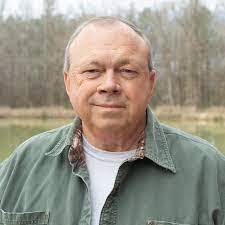 Derek Winstead's Instagram, Twitter & Facebook