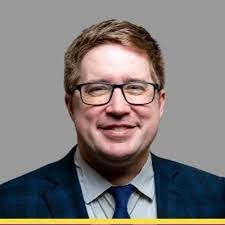 Kelly Oja's Instagram, Twitter & Facebook