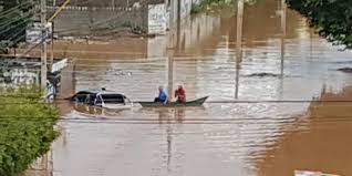 Resultado de imagem para homem de barco