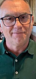 Who are the two individuals in the photo?