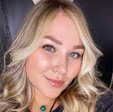 Janet Blatt's Instagram, Twitter & Facebook