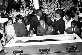 Dr Martin Luther King S Children Viewing Their Father S Body On His Funeral Ser Martin Luther King Assassination African American History Martin Luther King Jr