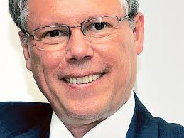 Former AUS chancellor loses battle with cancer