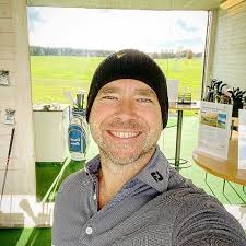 Vi varmt välkomnar Daniel Ström till klubben. Daniel kommer att styrka vår  klubb med färska tankar om hur golf ska spelas. Svingteknik, bollbana,  träffsäkerhet you name it, Daniel söker lätt upp ditt