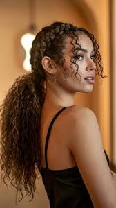 Descubre 7 ideas de Peinados con pelo rizado y peinados