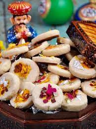 Mishri Ki Roti With Edible Flowers Recipe Starters Recipes Baking Tray Bakes