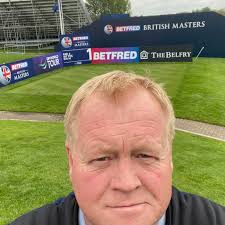 Looking for a carpenter to give us a quote for hanging some doors and  puting handles on. Approx 6 doors need putting up. I have metal door frames