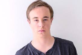 Jae Head 2021 Dating Net Worth Tattoos Smoking Body Facts Taddlr He is best known for portraying sean head first gained popularity by playing bo miller, a young boy befriended by tim riggins on the.