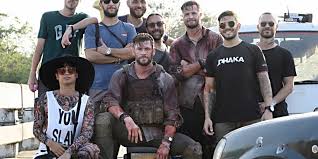 Операция по спасению» — американский фильм в жанре боевик режиссёра сэма харгрейва по сценарию джо руссо, основанный на комиксе «ciudad» энди паркса, джо руссо. Disney Let Thor Do A Netflix Thing Called Extraction Film Goblin