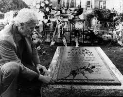 Vernon presley mourns elvis's death