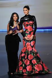 Oof Did You Catch The Emmys Audience Laughing As Kim Kardashian And Kendall Jenner Presented Kendall Jenner Kim Kardashian Kardashian