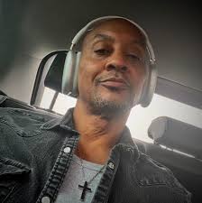 Derek Rucker's Instagram, Twitter & Facebook