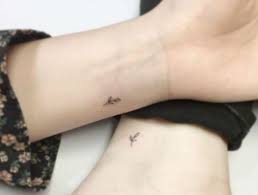 34 tatouages de parents pour leurs enfants. Tatouage Discret Plus De 75 Idees De Petits Tatouages Femmes