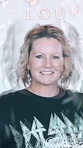 Kelly Melton's Instagram, Twitter & Facebook