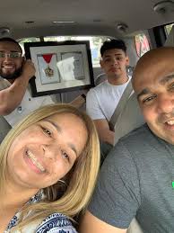 Felicitamos al estudiante Marcos Acevedo Torres del 8vo grado y Janiel  Fuentes Montañez de 12mo grado, quienes recibieron en la mañana de hoy el  reconocimiento de Graduando Distinguido 2021 que otorga el