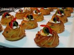 أروع وألذ ميني كيك بالطون والفرماج بمكونات سهلة Mini Cake Sale Youtube Food Cooking Recipes Brunch