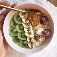 Porridge Day Ce Samedi Dans Mon Bol Un Porridge Au Lait D Amande Matcha Lamandorle En Topping Du Kiwi De La Banane Des Gr Eat Clean Eating Food