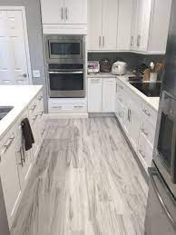 Waterproof kitchen laminate flooring is also available for those homes who are often subjected to spillages and accidents. 43 Erstaunliche Graue Laminatboden Kuche Ornament Woodfloors Sol Gris Plancher De Cuisine En Bois Plancher En Bois Gris