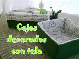 Subiré tres cajas decoradas para daros ideas y que os animéis a hacerlas (aprovechad que viene la época de las fresas) 🙂. Caja De Carton Decorada Con Tela Youtube