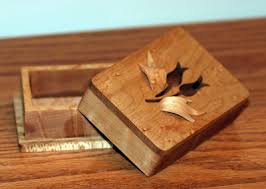 This four bears animal pattern makes a good project for beginners. Scrollsaw Workshop Free Scroll Saw Pattern Jewelry Box With Basic 3d Cut Leafs