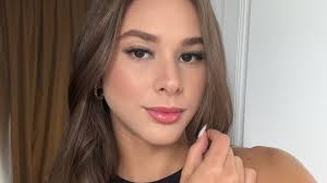 Influencer larga faculdade ao ser hostilizada por roupa curta: 'Me senti a  Geisy Arruda'