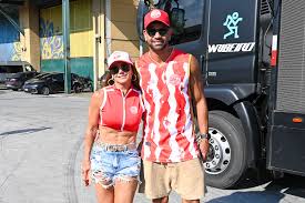 Viviane Araujo chega com o marido para acompanhar apuração do Carnaval do Rio
