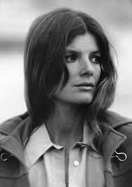 Elaine Robinson's Instagram, Twitter & Facebook