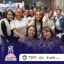 Gualaceo vibró con "El Maestro Canta 2025"! El Teatro Mariscal fue testigo  de una noche llena de emoción y talento, donde maestros de la provincia del  Azuay demostraron su pasión por la