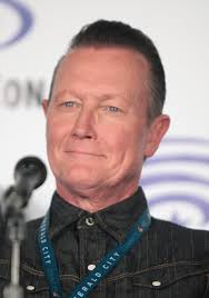 TIL Robert Patrick (T-1000) is the older brother of Richard Patrick, lead  singer of Filter and former NIN guitarist. : r/todayilearned