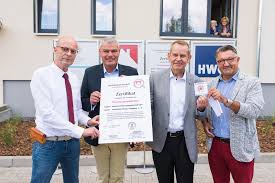 Das gewisse etwas bieten zum beispiel unsere stadtvillen oder das wintergartenhaus 118. Hwg Erhalt Das Zertifikat Das Sichere Haus Hwg Mbh