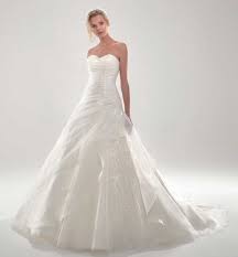 Le mariage è l'atelier di abiti da sposa e sposo a modena e ferrara, dove trovare le migliori collezioni di abiti da matrimonio. Nicole Spose 2021 Intera Collezione Abiti Beautydea Abiti Da Sposa Aderenti Abiti Da Sposa Abiti Da Sposa E Acconciature