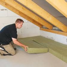 Diese 3 Fehler Bei Der Dachbodendammung Mussen Nicht Sein Anleitung Fur Die Dammung Der Obersten Geschossdecke Dach Haus Sanieren Dach Dammen