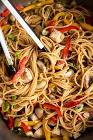 Diese Asia Nudeln Sind Schneller Gemacht Als Beim Chinesen Bestellt Mit Hahnchen Und Gemuse Sind Sie Eine Gesunde Le Nudeln Mit Hahnchen Rezepte Asia Nudeln