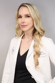 Dr. Sophie Dubois