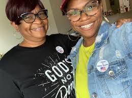 Debra Huff's Instagram, Twitter & Facebook