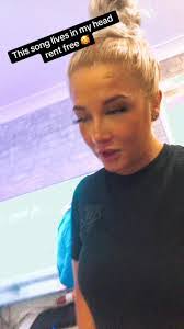 Shannon Tyson's Instagram, Twitter & Facebook