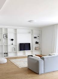 Ikea Hack Stauraumlosungen Wie Vom Schreiner Fur Den Flur Co In 2020 Wohnzimmerschrank Ikea Ikea Einbauschrank