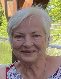 Leigh Dodge's Instagram, Twitter & Facebook