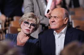 Отец — быков валентин михайлович, актёр. Aktrisa Vera Alentova Rasskazala O Prichinah Razvoda S Vladimirom Menshovym
