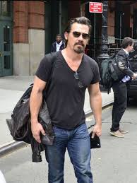 Dayum I Love This Picture Of Him Josh Brolin Actors Hollywood Stars