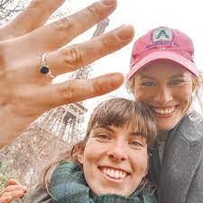 Robyn Frontera's Instagram, Twitter & Facebook