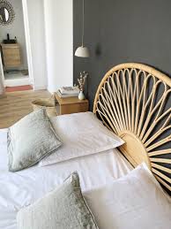 Epingle Par Laure Mmm Sur Jolie La Deco En 2020 Avec Images Tete De Lit En Rotin Chambre Parentale Blanche Lit Rotin